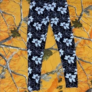 Agnes and Dora leggings